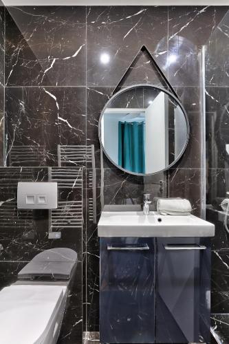 Urban Flat 99 - Spacious 6 BDR Apartment in Paris - image 3