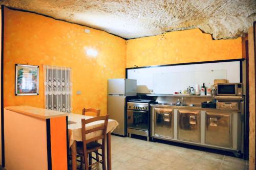 virtuve, La Casa Nella Roccia in Penapiedimonte