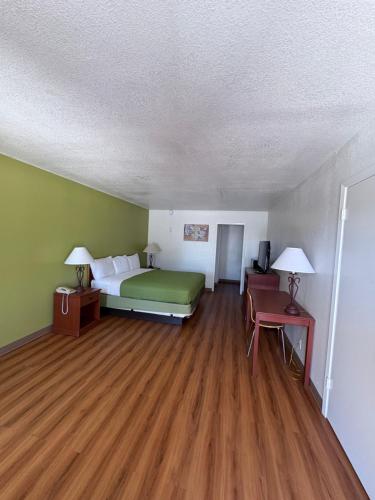 Motel 6 Sonora, TX Room Type - Standard Room, 1 King Bed, Non Smoking