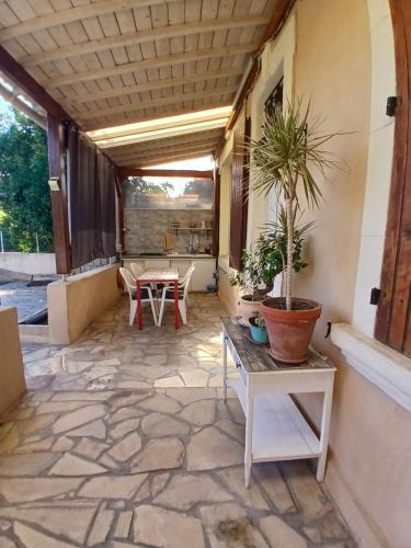 Jolie maison - Location saisonnière - Arles