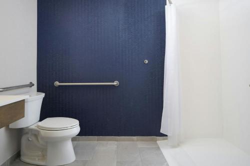Fairfield by Marriott Inn & Suites Durham - 화장실