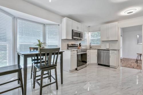 Patogumai, Nashville Nest: Renovated Retreat Near BNA in Anticoch (TN)