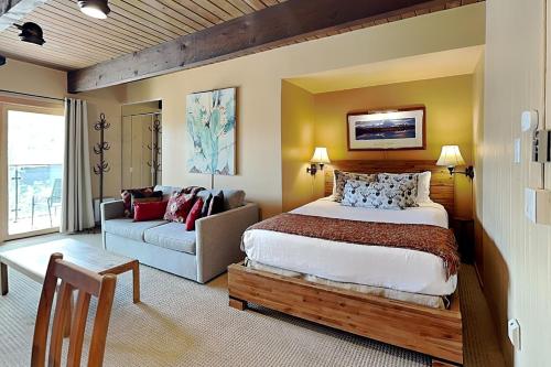 Timberline Condominiums Studio Deluxe Unit 216 in Snowmass Village, USA