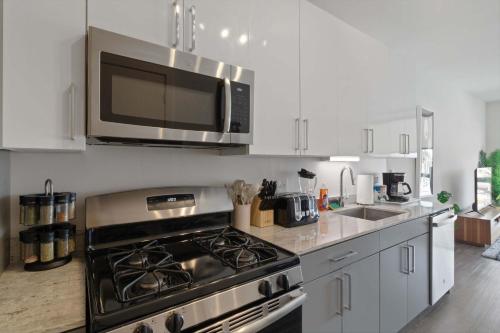 New Modern 1BR Lux City Escape in Logan Square