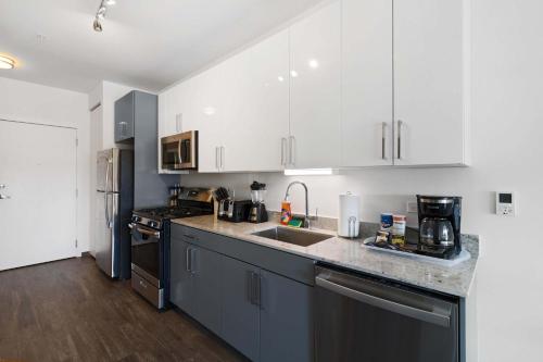 New Modern 1BR Lux City Escape in Logan Square