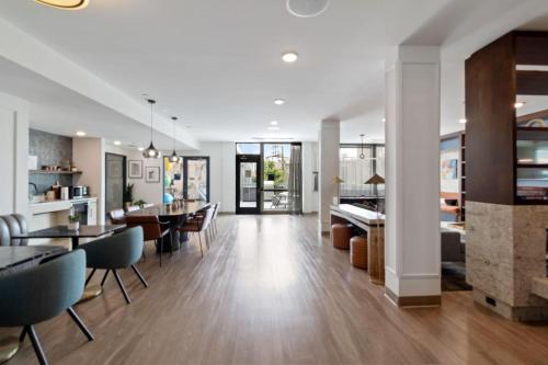 New Modern 1BR Lux City Escape in Logan Square
