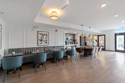 New Modern 1BR Lux City Escape in Logan Square