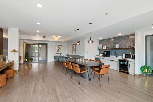 New Modern 1BR Lux City Escape in Logan Square