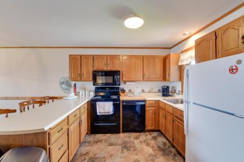 Mtn Views & Pool Access: Lake Memphremagog Condo! in Derby (VT)