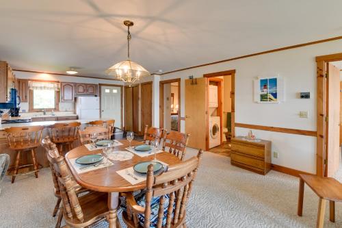 Mtn Views & Pool Access: Lake Memphremagog Condo! in Derby (VT)