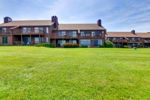 Mtn Views & Pool Access: Lake Memphremagog Condo! in Derby (VT)