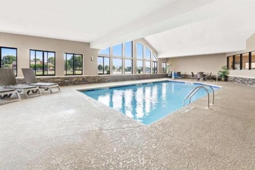 Comfort Suites near Robins Air Force Base - image 14