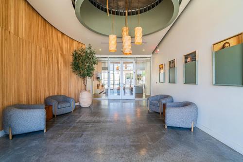 Homey 1BD - Central Downtown - Gym, Pool, Parking near Japanese Friendship Garden of Phoenix