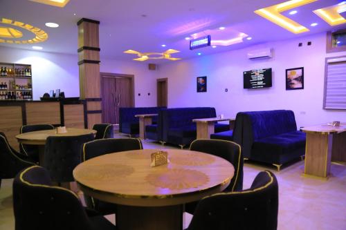 Restaurant, Triple J Universal Hotel and Suites in Asaba