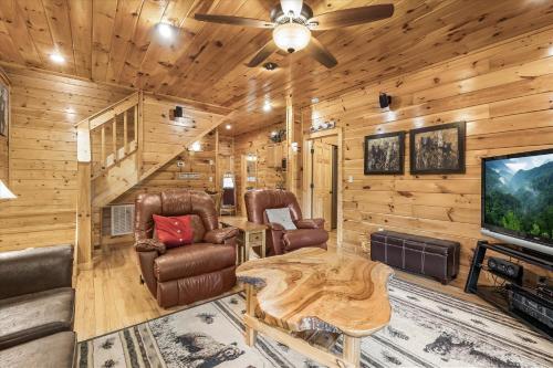 Knotty Pine Delight by RedAwning – Gatlinburg, TN