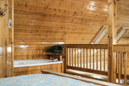 Knotty Pine Delight by RedAwning – Gatlinburg, TN