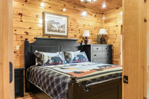 Knotty Pine Delight by RedAwning – Gatlinburg, TN