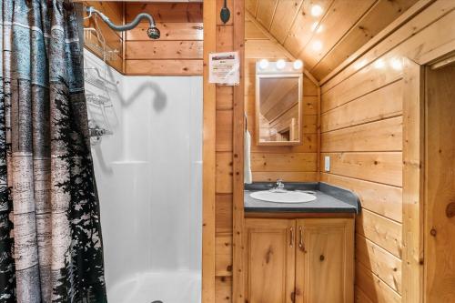 Knotty Pine Delight Holiday home - image 10