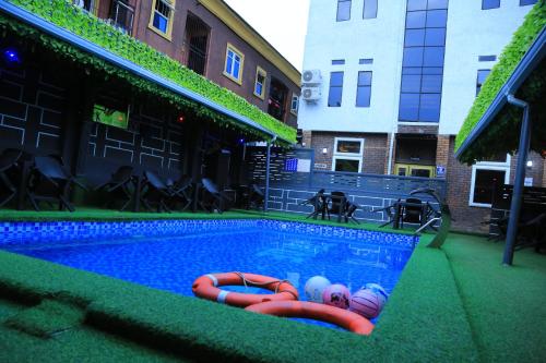 Swimming pool, Triple J Universal Hotel and Suites in Asaba