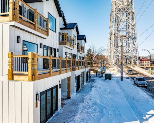 Dragestil 713 Duluth Luxury Condos by Heirloom Boutique Collection