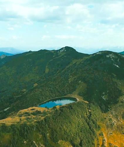 Ümbrus, Kuca pored rijeke Kurikuće (Kuca pored rijeke Kurikuce) in Dolovi Lalevića