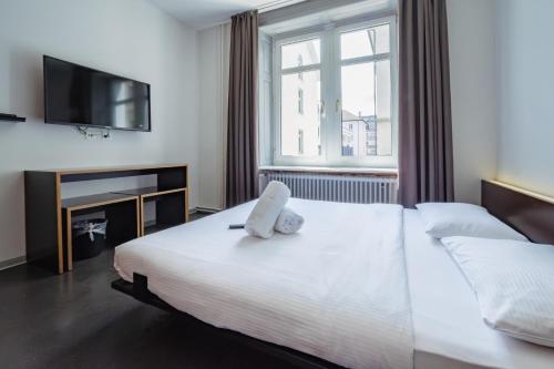 easyHotel Zürich City Centre - image 14