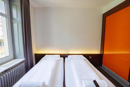 easyHotel Zürich City Centre - image 7