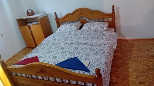 . Kuca pored rijeke Kurikuće