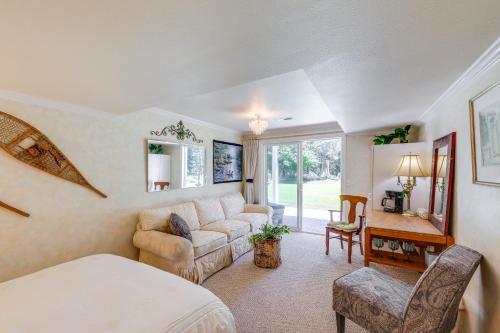 Crystal Lake Retreat Apt: Walk to Happy's Inn! in Marion (MT)