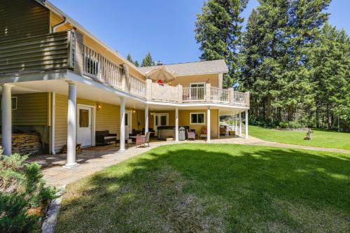 Crystal Lake Retreat Apt: Walk to Happy's Inn! in Marion (MT)