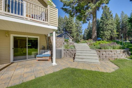 Crystal Lake Retreat Apt: Walk to Happy's Inn! in Marion (MT)