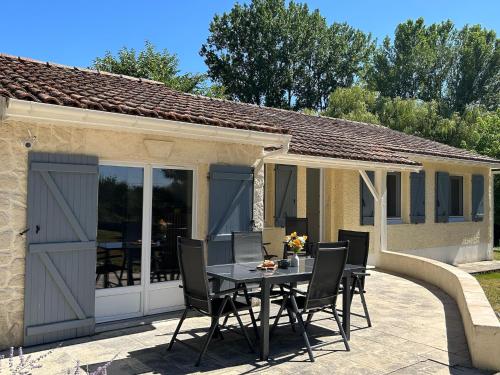 Erkély/terasz, Beautiful holiday home with private pool in Tournon-d'Agenais
