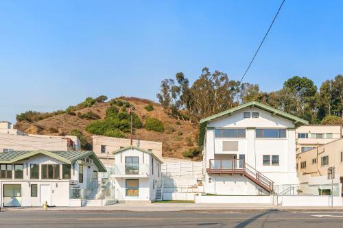 Pacific Coast Suites - Oceanfront Living in Santa Monica