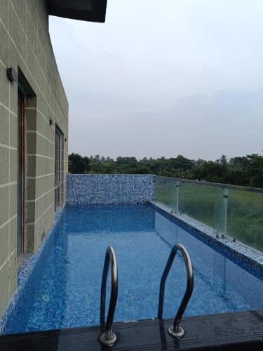 Aqua Golf Villa, kolkata