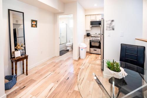 Modern 3-levels 2-Bedroom Loft by Hollywood Close To Downtown LA