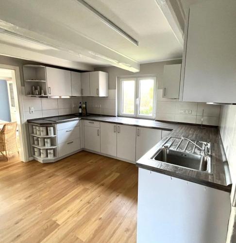 Haus-Min-Leevstes in Brosum