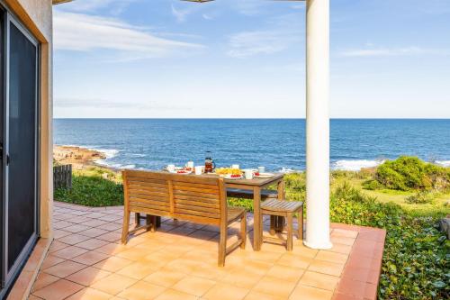 Ocean Views, 4 Ocean Street - Absolute Waterfront Retreat at Fishermans Bay, Anna Bay