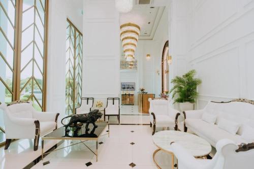 Pattaya Empire Tower Suite - Luxe 1BR near the Beach 4-Star Guesthouse pool