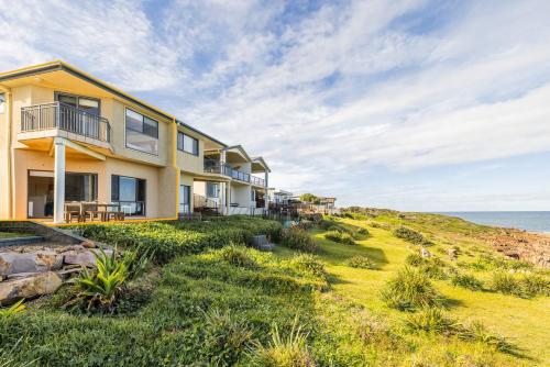 Ocean Views, 4 Ocean Street - Absolute Waterfront Retreat at Fishermans Bay in 安娜灣