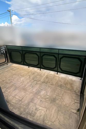 Au Centre-Ville de SLM avec Balcon in แซ็ง-โลร็อง-ดู-มาโรนี