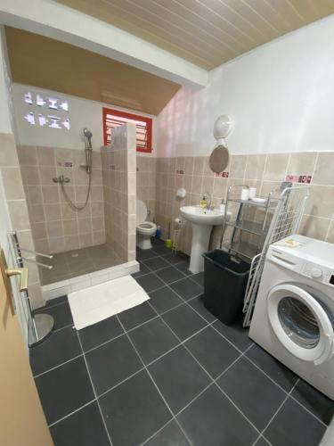 Au Centre-Ville de SLM avec Balcon in แซ็ง-โลร็อง-ดู-มาโรนี