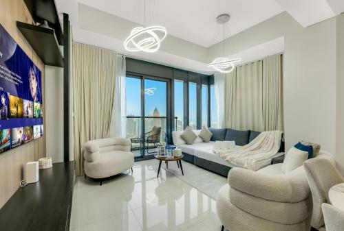 Guest Favorite - Premium 3BR with Skyline Views at Floor 50, Dubai