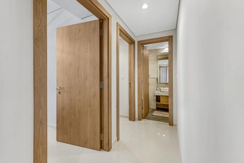 Guest Favorite - Premium 3BR with Skyline Views at Floor 50, Dubai (Foto 2)