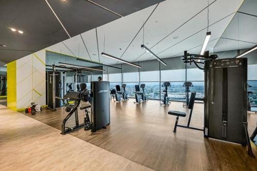 Guest Favorite - Premium 3BR with Skyline Views at Floor 50, Dubai (Foto 4)