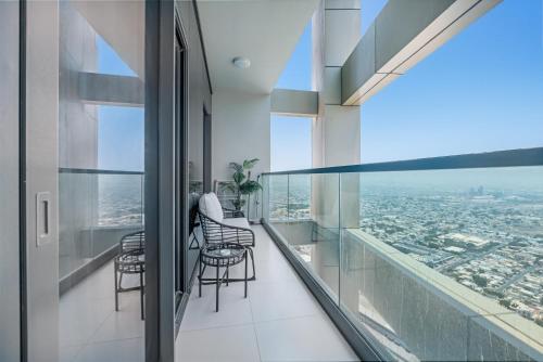 Guest Favorite - Premium 3BR with Skyline Views at Floor 50, Dubai (Foto 5)