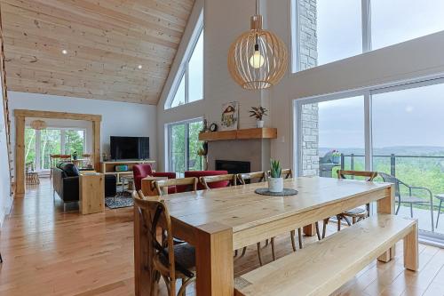 Chalet Neuf Avec Spa - Horizon Des Coteaux in 聖阿爾方斯 • 羅德里格斯 (QC)