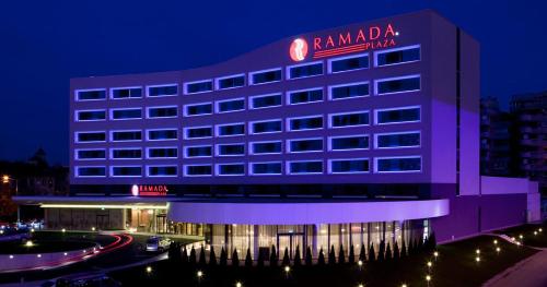 Ramada Plaza by Wyndham Craiova - 숙소 외관