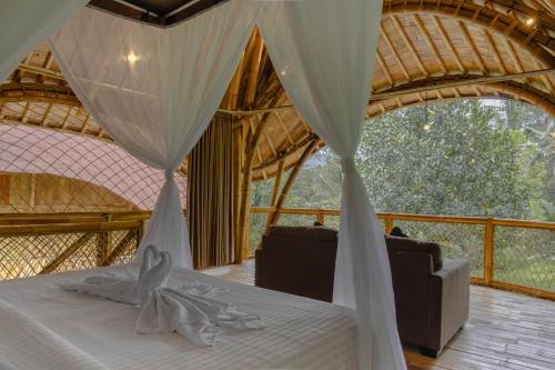 Aura Cendana Hill Sidemen in Sidemen