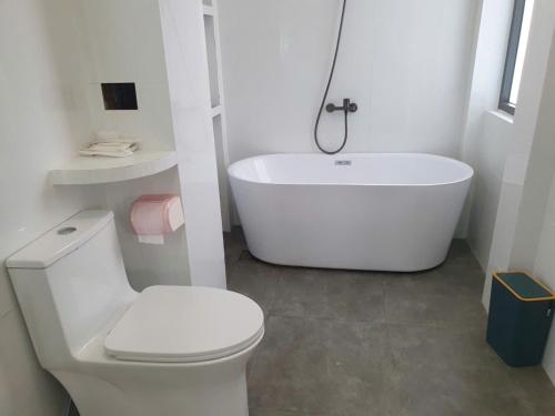 room detail thumbnail 2