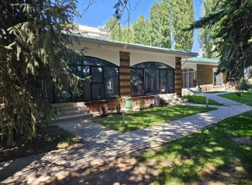 Коттедж в ЦО Радуга на Исык-Куле in Kurskoe